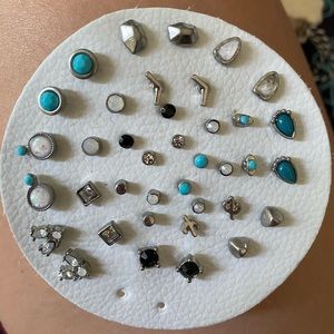Free People Earring Set (missing 1 pair)